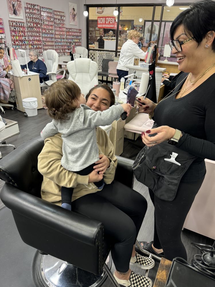 Guys And Dolls Hair Salon Image