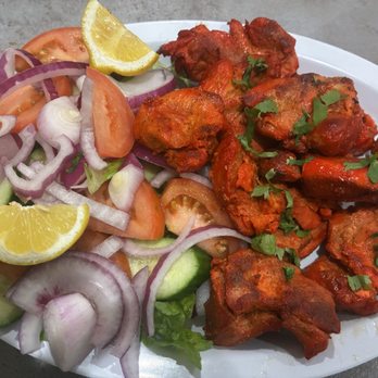 Khyber Kabab House - Garden salad with tandoori chicken - Halal Near Me - Norwich, Connecticut
