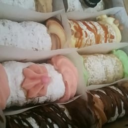 Caramel, strawberry, and nuttela were the best ones. Pistachio canoli wasn't too great. Caramel, strawberry, and nuttela were the best ones. Pistachio canoli wasn't too great.