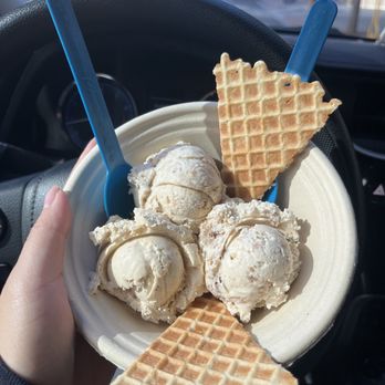 Long Beach Creamery - Mini trio - black ring coffee, and 2 seasonal flavors (apple filling, banana bread chai) - Ice Cream & Frozen Yogurt Near Me - Long Beach, California Long Beach Creamery - Mini trio - black ring coffee, and 2 seasonal flavors (apple filling, banana bread chai) - Ice Cream & Frozen Yogurt Near Me - Long Beach, California