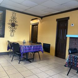 Taqueria Los Reyes - Inside