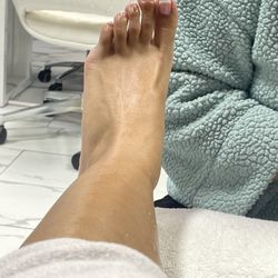 Vera Nail Spa - Super clean place, I love my pedicure.
