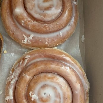 Daily Donuts - Absolutely the BEST cinnamon rolls in the area! (grabbed a pic before they were gone!) - Donuts Near Me - San Dimas, California