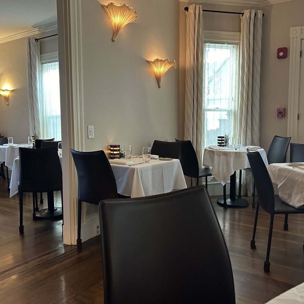 L'etoile Restaurant - Dining room - French Near Me - Edgartown, Massachusetts