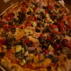 Lino's Trattoria and Pizzeria - Vagetariana Pizza