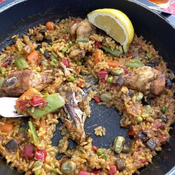 Gustos Madrid - Paella with chicken - Arroceria / Paella Near Me - Madrid, M Gustos Madrid - Paella with chicken - Arroceria / Paella Near Me - Madrid, M