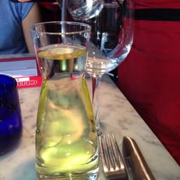 If THIS is how they serve glasses of wine, I'm ALL for it!