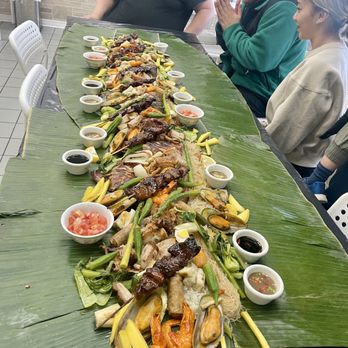 Hang Outs - Boodle fight (KAMAYAN) Feast - Filipino Near Me - Toronto, Ontario