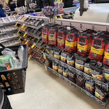 Safeway - people shopping in a grocery store - Grocery Near Me - Calgary, Alberta Safeway - people shopping in a grocery store - Grocery Near Me - Calgary, Alberta