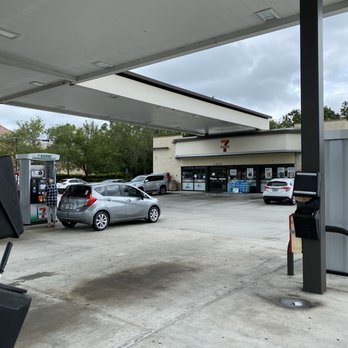7-Eleven - a gas station with cars parked in the lot - Convenience Stores Near Me - Bradenton, Florida 7-Eleven - a gas station with cars parked in the lot - Convenience Stores Near Me - Bradenton, Florida