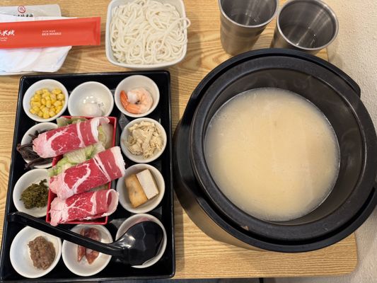 Ten Seconds Yunnan Rice Noodles / Nai Brother Chinese Sauerkraut Fish by null