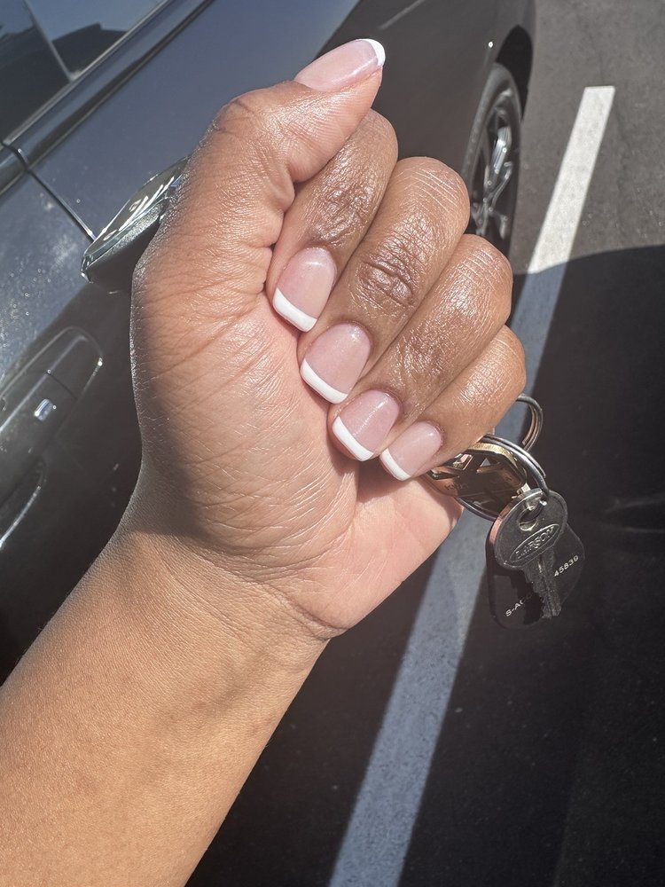 L A Nails Spa