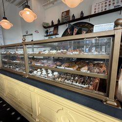 Parlor Doughnuts - Inside