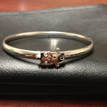 NCC Diamonds - .... Then closes into a perfect fit. This is 14k white gold. - Jewelry Near Me - Burlingame, California NCC Diamonds - .... Then closes into a perfect fit. This is 14k white gold. - Jewelry Near Me - Burlingame, California