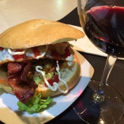 Akara - Hamburguesa completa.