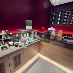Air Canada Maple Leaf Lounge