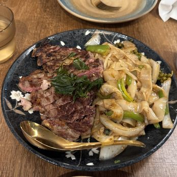 Mahasan - Pad Kee Mow with Ribeye - Thai Near Me - San Mateo, California Mahasan - Pad Kee Mow with Ribeye - Thai Near Me - San Mateo, California