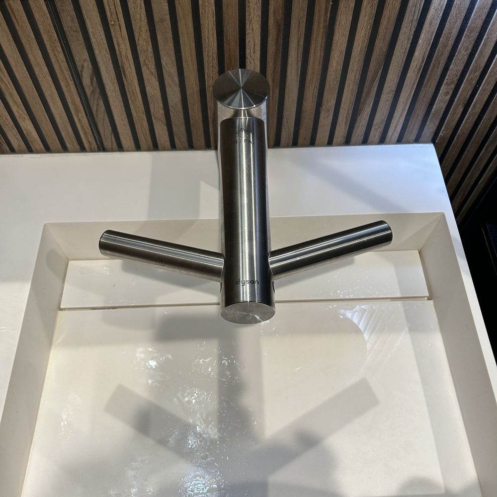 Fluffy Fluffy - Bathroom sink - Coffee & Tea Near Me - Davis, California