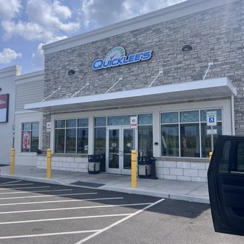 Quicklee's Niagara Falls Travel Center - Gas Stations Near Me - Niagara Falls, New York