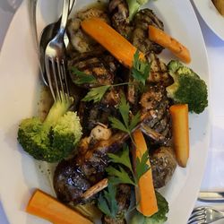 Restaurant Akropolis - Lamp chops, grilled chicken, pork skewers, herb beef patty