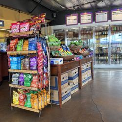 Scootrz deli & BBQ - Large chip selection and refrigerated drinks