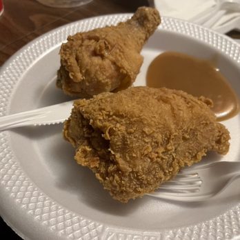 Jollibee - Fried chicken with some gravy. Look at how big those pieces are! - Fast Food Near Me - Edmonton, Alberta