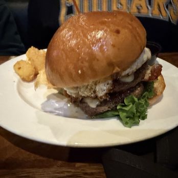 Backyard Grill - Breakfast Burger - Sports Bars Near Me - Chantilly, Virginia