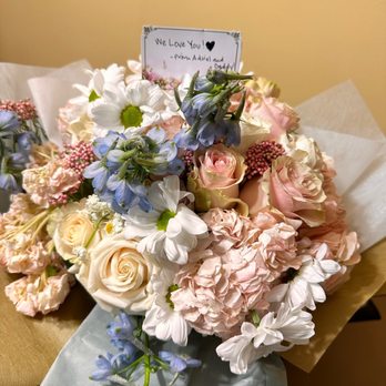 Rositas Flower Shop - Valentine's Day bouquet my husband got me, special request as well. All he did was show them a picture of what I wanted. - Florists Near Me - South Gate, California