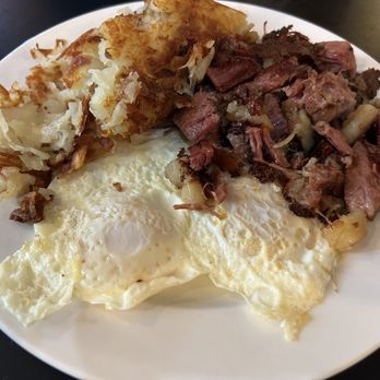 Dash of Salt and Pepper - Corned beef hash - American Near Me - Chicago, Illinois