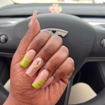 Acrylic Nail Bar - Full awe (week old) - Nail Salons Near Me - La Puente, California