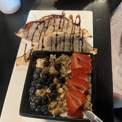 The Social - 2 Nutella crepes with yogurt