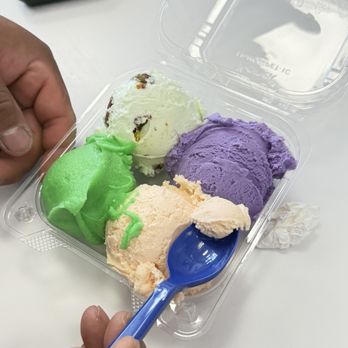 Handel’s Homemade Ice Cream - Sampler: pistachio, taro, lime sherbet, peach - Ice Cream & Frozen Yogurt Near Me - Reno, Nevada