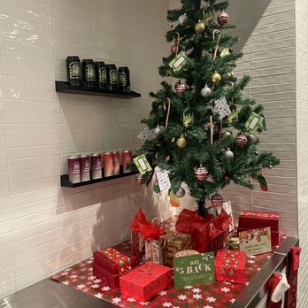 Shake Shack Mosaic District - Holiday decor!!! - Burgers Near Me - Fairfax, Virginia Shake Shack Mosaic District - Holiday decor!!! - Burgers Near Me - Fairfax, Virginia