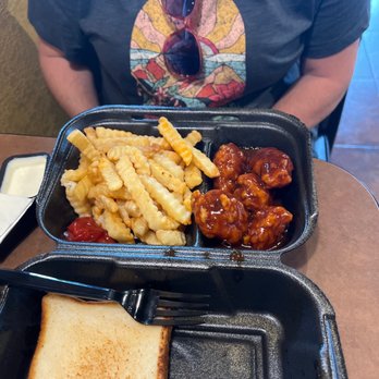 Zaxbys - 6 piece boneless - Fast Food Near Me - Jonesboro, Georgia