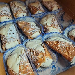 Half cannolis Half cannolis