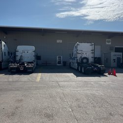 Doggett Freightliner - Laredo - Freightliner service area..