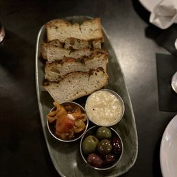 bread w/ garlic spread