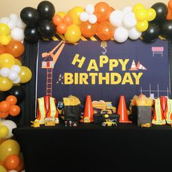 Penny Pinching Party Planning - Construction themed backdrop and balloon garland