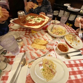 Buca di Beppo Italian Restaurant - Chicken Carbonara, Margherita Pizza, Garlic Bread ~ - Italian Near Me - Universal City, California Buca di Beppo Italian Restaurant - Chicken Carbonara, Margherita Pizza, Garlic Bread ~ - Italian Near Me - Universal City, California