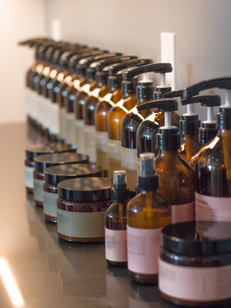Woodlund Salon Image