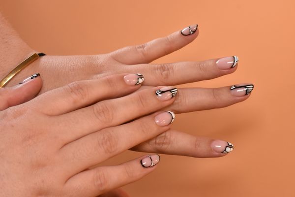 Hello Birdie Nail & Lash Lab by null