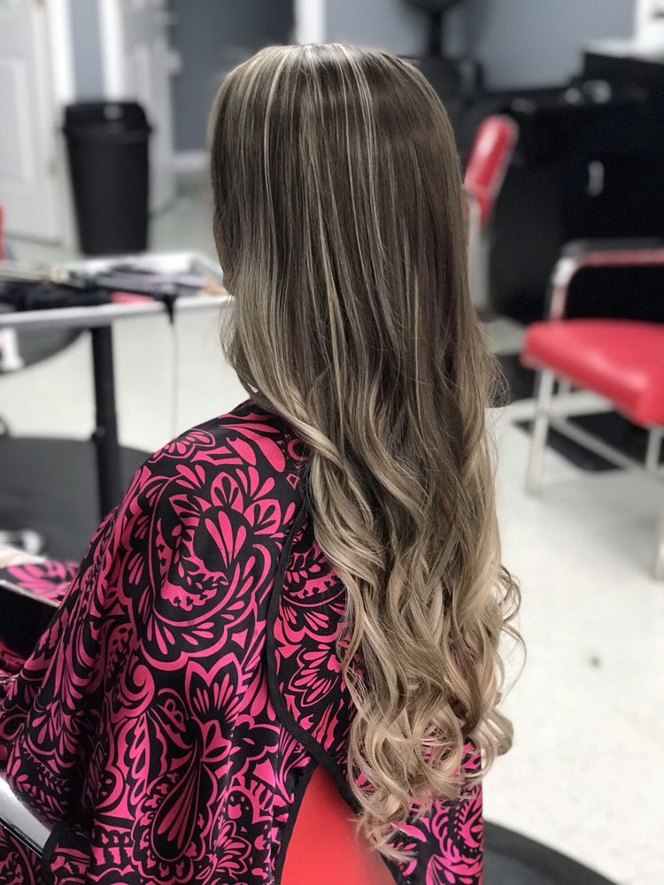 Pam's Hair Salon Logo