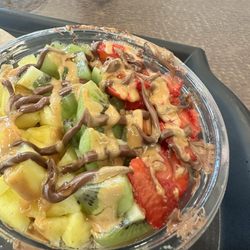 Frutta Bowls - Smashed the lid on top of all the toppings before giving it to me. This is after she dragged her hair across my food while making it.