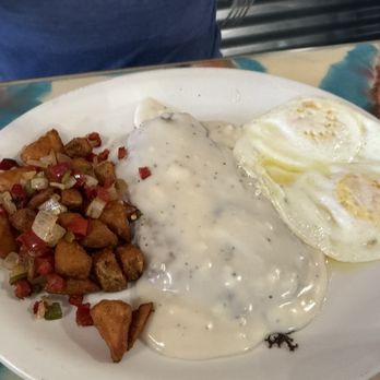 Flatbed Ford Cafe - Chicken fried steak a bit chewy just OK could use more sausage in the gravy as well - Cafes Near Me - Winslow, Arizona