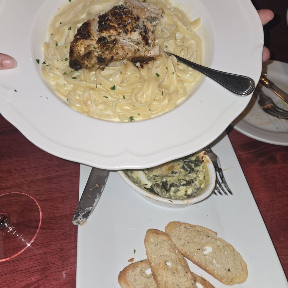 Jolo Winery & Vineyards - Fettuccine Alfredo with chicken. - Wineries Near Me - Pilot Mountain, North Carolina Jolo Winery & Vineyards - Fettuccine Alfredo with chicken. - Wineries Near Me - Pilot Mountain, North Carolina
