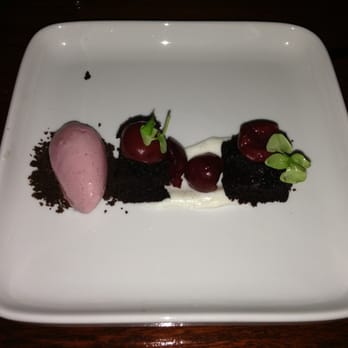 The Raymond 1886 - Chocolate cake dessert - New American Near Me - Pasadena, California The Raymond 1886 - Chocolate cake dessert - New American Near Me - Pasadena, California