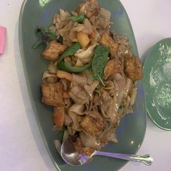 Thai House Restaurant - Drunken noodles with tofu - Thai Near Me - Redlands, California