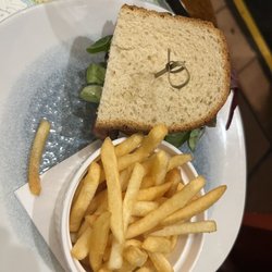 Tigh Neachtain - BLT (1/2) and chips