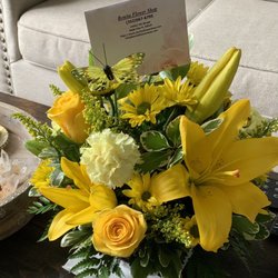 Bonita Flower Shop - Yellow flower arrangement