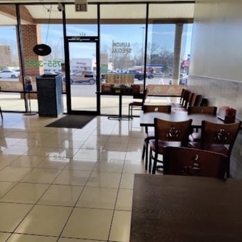 Hong Kong Taste - Seating and condiment station - Chinese Near Me - Clanton, Alabama